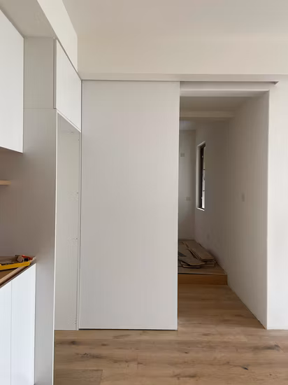 Porte coulissante en plastique en bois adaptée aux besoins du client par salle de bains imperméable intérieure de la grange WPC